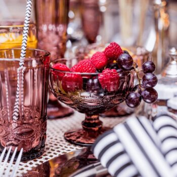 Predstavujeme vám elegantný pohár na zmrzlinu Fregata Typ 5, ktorý je ideálnym doplnkom pre každú domácnosť. Tento set obsahuje šesť kusov pohárov s objemom 300 ml, ktoré sú vyrobené z kvalitného skla a ponúkajú moderný vzhľad v jemnej ružovej farbe. Poháre sú navrhnuté tak, aby priniesli do…