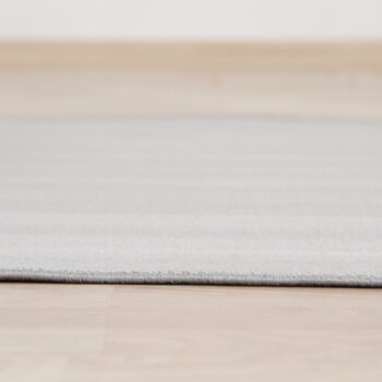 Koberec FRODO 67x210 cm ľahko skombinujete s ostatným nábytkom či doplnkami. Je vhodný do akejkoľvek miestnosti, položte ho na dlažbu v obývačke, kuchyni, pracovni, či predsieni a okamžite zútulní priestor. Na výrobu bola použitá 100% viskóza. Koberce z tohto materiálu sú vysoko tepelnoizolačné. Čo…