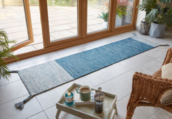 Flair Rugs, Ručne tkaný kusový behúň Infinite Indira Blue, 60x200, modrá, chodba / predsieň