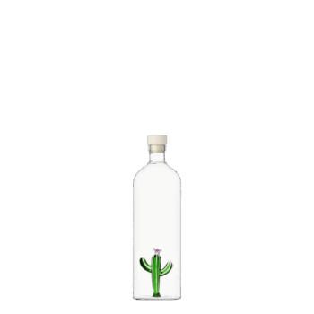 Kolekcia od Alessandry Baldereschi nesie názov Desert Plant. Nádych púštnej atmosféry vám na stôl prinesie fľaška s ručne robeným kaktusom uprostred borosilikátového skla značky Ichendorf.