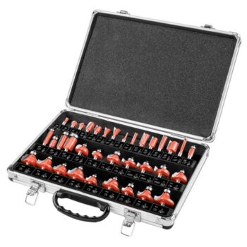 Frézy Widia, stopka 8 mm, sada GRAPHITE  obsahujúca 35 ks fréz Widia s priemerom stopky 8 mm umiestnených v hliníkovej kazete, bude sa hodiť na drevo, PVC a drevotrieskové dosky spracovanie. Sada obsahuje frézy rôznych tvarov: 13 fréz na U-drážky, 6 priamych fréz, 3 tvarové frézy, 3 frézy na drážky, 10 ozdobných fréz. Hlavy fréz sú vybavené reznými doštičkami a ložiskami pre uľahčenie frézovania frézky. Čepele sú vyrobené zo spekaného karbidu a umožňujú dokonalú povrchovú úpravu.