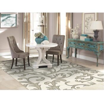 Koberec GABBY 160x235 cm je výborným riešením ak rozmýšľate, že by ste chceli oživiť vašu podlahu niečím zaujímavým. Koberec je vyrobený zo 100% polypropylénu v jemnej krémovej farbe so sivým vzorom. Ukrýva v sebe harmóniu a pohodu, ktorá očarí aj tú najnáročnejšiu návštevu. Vynikne v obývacej izbe…