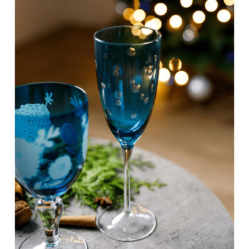 Predstavujeme vám elegantný pohár na víno Gaira Typ 1, ktorý je ideálnym doplnkom pre každú domácnosť. Tento set obsahuje šesť pohárov s objemom 500 ml, čo zaručuje dostatok miesta pre vaše obľúbené víno. Poháre sú vyrobené z kvalitného skla, ktoré je nielen odolné, ale aj…