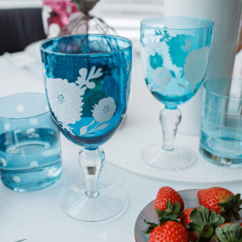 Predstavujeme vám elegantný pohár na víno Gaira Typ 1, ktorý je ideálnym doplnkom pre každú domácnosť. Tento set obsahuje šesť pohárov s objemom 500 ml, čo zaručuje dostatok miesta pre vaše obľúbené víno. Poháre sú vyrobené z kvalitného skla, ktoré je nielen odolné, ale aj…