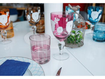 Predstavujeme vám elegantný pohár na víno Gaira Typ 1, ktorý je ideálnym doplnkom pre každú domácnosť. Tento set obsahuje šesť pohárov s objemom 500 ml, čo zaručuje dostatok miesta pre vaše obľúbené víno. Poháre sú vyrobené z kvalitného skla, ktoré je nielen odolné, ale aj…