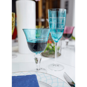 Predstavujeme vám elegantný set pohárov na víno Gaira Typ 2, ktorý je ideálnym doplnkom pre každú domácnosť. Tento set obsahuje šesť pohárov s objemom 350 ml, ktoré sú vyrobené z kvalitného skla a ponúkajú moderný vzhľad v kombinácii farieb. Poháre sú navrhnuté tak, aby priniesli do vášho…