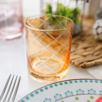 Predstavujeme vám elegantný pohár na vodu Gaira Typ 4, ktorý je ideálnym doplnkom pre každú modernú domácnosť. Tento set obsahuje šesť pohárov s objemom 390 ml, čo zaručuje dostatok miesta pre vaše obľúbené nápoje. Poháre sú vyrobené z kvalitného skla, ktoré je nielen odolné,…