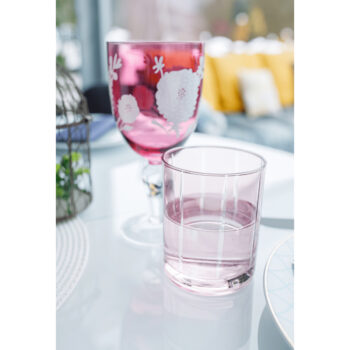 Predstavujeme vám elegantný pohár na vodu Gaira Typ 4, ktorý je ideálnym doplnkom pre každú modernú domácnosť. Tento set obsahuje šesť pohárov s objemom 390 ml, čo zaručuje dostatok miesta pre vaše obľúbené nápoje. Poháre sú vyrobené z kvalitného skla, ktoré je nielen odolné,…