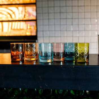 Predstavujeme vám elegantný pohár na vodu Gaira Typ 4, ktorý je ideálnym doplnkom pre každú modernú domácnosť. Tento set obsahuje šesť pohárov s objemom 390 ml, čo zaručuje dostatok miesta pre vaše obľúbené nápoje. Poháre sú vyrobené z kvalitného skla, ktoré je nielen odolné,…