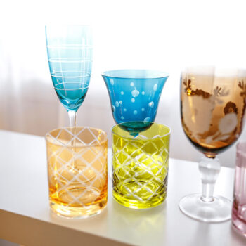 Predstavujeme vám elegantný pohár na vodu Gaira Typ 4, ktorý je ideálnym doplnkom pre každú modernú domácnosť. Tento set obsahuje šesť pohárov s objemom 390 ml, čo zaručuje dostatok miesta pre vaše obľúbené nápoje. Poháre sú vyrobené z kvalitného skla, ktoré je nielen odolné,…