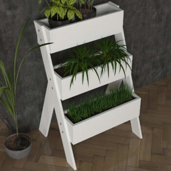 GARDEN – Škandinávsky stojan na kvety v bielej farbeOživte svoju obývaciu izbu alebo predsieň s elegantným a praktickým stojanom na kvety GARDEN. Tento moderný stojan v škandinávskom štýle je navrhnutý tak, aby poskytoval dokonalé miesto pre vaše rastliny a zároveň dodal vášmu interiéru svieži a čistý vzhľad.Typ tovaru: Stojan na kvetyVhodné do miestnosti: Obývacia izba a predsieňMateriál: LTDRozmer: 63.6 x 97.7 x 48.7 cmFarba: BielaVybavenie: RegálkaŠtýl: ŠkandinávskyTvar: ObdĺžnikovýHrúbka materiálu: 18 mmPoznámka: Dodávame v demonte.Stojan na kvety GARDEN je vyrobený z kvalitného materiálu LTD s hrúbkou 18 mm, čo zaisťuje jeho dlhú životnosť a stabilitu. Jeho elegantný dizajn v bielej farbe sa perfektne hodí do akéhokoľvek interiéru, pričom dodáva moderný a svieži nádych. Praktická regálka umožňuje usporiadanie a vystavenie vašich rastlín na rôznych úrovniach.Zaobstarajte si stojan na kvety GARDEN a pridajte do svojho domova kúsok škandinávskeho dizajnu, ktorý zvýrazní krásu vašich rastlín!