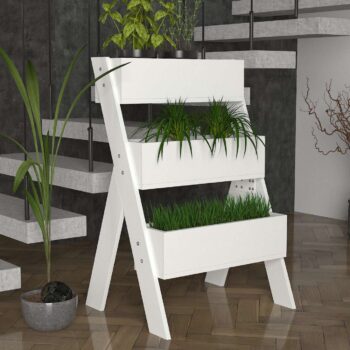 GARDEN – Škandinávsky stojan na kvety v bielej farbeOživte svoju obývaciu izbu alebo predsieň s elegantným a praktickým stojanom na kvety GARDEN. Tento moderný stojan v škandinávskom štýle je navrhnutý tak, aby poskytoval dokonalé miesto pre vaše rastliny a zároveň dodal vášmu interiéru svieži a čistý vzhľad.Typ tovaru: Stojan na kvetyVhodné do miestnosti: Obývacia izba a predsieňMateriál: LTDRozmer: 63.6 x 97.7 x 48.7 cmFarba: BielaVybavenie: RegálkaŠtýl: ŠkandinávskyTvar: ObdĺžnikovýHrúbka materiálu: 18 mmPoznámka: Dodávame v demonte.Stojan na kvety GARDEN je vyrobený z kvalitného materiálu LTD s hrúbkou 18 mm, čo zaisťuje jeho dlhú životnosť a stabilitu. Jeho elegantný dizajn v bielej farbe sa perfektne hodí do akéhokoľvek interiéru, pričom dodáva moderný a svieži nádych. Praktická regálka umožňuje usporiadanie a vystavenie vašich rastlín na rôznych úrovniach.Zaobstarajte si stojan na kvety GARDEN a pridajte do svojho domova kúsok škandinávskeho dizajnu, ktorý zvýrazní krásu vašich rastlín!