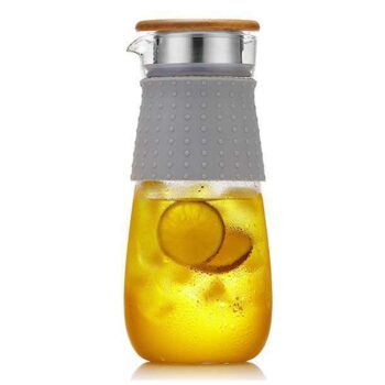 Karafa Glazo 1200 ml - priehľadná / sivá; Rozmery (ŠxHxV): 9x9x23 cm; Materiál: borosilikátové sklo / silikón.