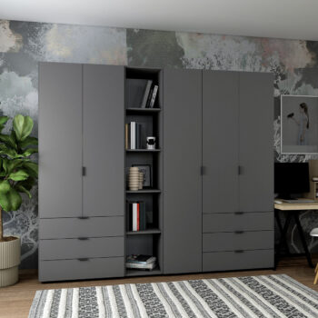 Trojdverová šatníková skriňa so zásuvkami Gores v grafitovej farbe je moderným a praktickým doplnkom do vášho interiéru. Jej rozmery sú 203,4 cm na výšku, 116,2 cm na šírku a 49,5 cm na hĺbku. Skriňa je vyrobená z kvalitného aglomerovaného materiálu DTD, ktorý je odolný a dlhodobo zachováva svoj…