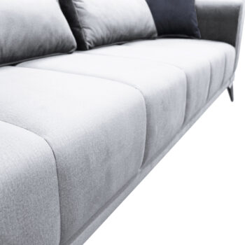 Rozkladacia pohovka s úložným priestorom Grace Big Sofa v elegantnej svetlosivej a sivej farbe je ideálnym riešením pre moderné interiéry. Táto pohovka od značky KONDELA kombinuje funkčnosť a štýl, čím sa stáva skvelým doplnkom do každej obývačky.