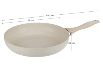 Skvelým praktickým pomocníkom v kuchyni s uhladeným moderným dizajnom sa stane granitová panvica s nepriľnavým povrchom GRANITA 30 cm. Panvica je inšpirovaná prírodou a na jej výrobu boli použité tie najlepšie materiály. Vnútro panvice je potiahnuté nepriľnavým povrchom s kamenným efektom…