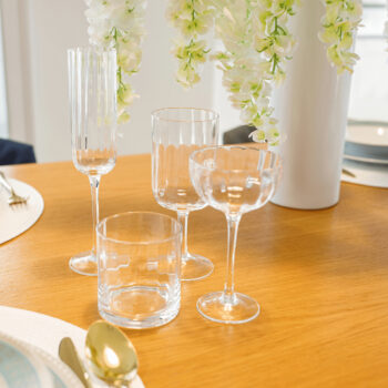 Predstavujeme vám elegantný pohár na víno Granity Typ 2, ktorý je ideálnym doplnkom pre každú domácnosť. Tento set obsahuje šesť pohárov s objemom 370 ml, ktoré sú vyrobené z kvalitného priehľadného skla. Ich moderný vzhľad a jednoduchý dizajn sa hodia do akéhokoľvek interiéru,…