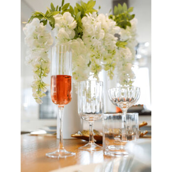 Predstavujeme vám elegantný pohár na vodu Granity Typ 4, ktorý je ideálnym doplnkom pre každú domácnosť. Tento set obsahuje šesť kusov pohárov s objemom 350 ml, čo zaručuje dostatok miesta pre vaše obľúbené nápoje. Poháre sú vyrobené z kvalitného skla, ktoré je nielen odolné, ale aj esteticky…