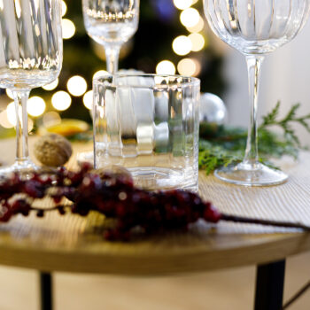 Predstavujeme vám elegantný pohár na vodu Granity Typ 4, ktorý je ideálnym doplnkom pre každú domácnosť. Tento set obsahuje šesť kusov pohárov s objemom 350 ml, čo zaručuje dostatok miesta pre vaše obľúbené nápoje. Poháre sú vyrobené z kvalitného skla, ktoré je nielen odolné, ale aj esteticky…