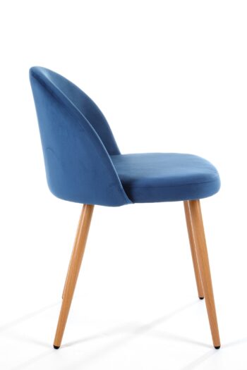 Kreslo KATKA Predstavujeme Kreslo KATKA, ideálny doplnok pre vašu obývaciu izbu. Štýlový nábytok, ktorý kombinuje eleganciu s pohodlím.  Typ: Kreslo Materiál: Látka Rozmery: 76 x 53 x 43 cm Farba: Modrá Štýl: Glamour Typ poťahu: Látka  S jeho nádherným glamour štýlom a modrou látkovou poťahovou látkou sa Kreslo KATKA stane okamžitým centrom každej obývačky. Pohodlné sedenie a kvalitný materiál zaručujú dlhodobú spokojnosť. Objednajte si svoje kreslo KATKA ešte dnes a obohaťte svoj interiér o kúsok nábytku plného elegancie a pohodlia.