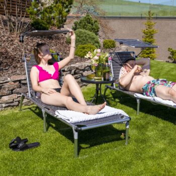 Záhradný príručný stolík HABIR Vám bude vždy po ruke. Či už budete relaxovať na záhrade alebo na balkóne debatovať s priateľmi. Je moderný, spratný a praktický, vyrobený z ocele v čiernej farbe. Vrchná odkladacia plocha je vyrobená z pevného a odolného tvrdeného skla. Jeho stabilitu zabezpečujú tri…