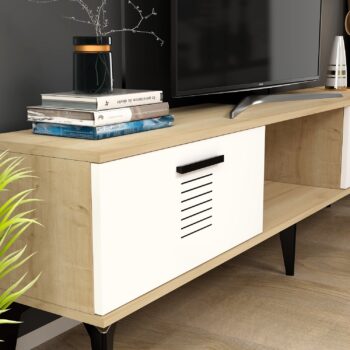 TV stolík HAPPY - moderný a praktický doplnok pre vašu obývaciu izbuTV stolík HAPPY je ideálnou voľbou pre tých, ktorí hľadajú štýlový a funkčný nábytok do svojej obývačky. Jeho moderný dizajn a praktické usporiadanie poskytujú dostatok úložného priestoru a dokonale doplnia každý interiér.Vyrobený z kvalitného LTD materiálu s hrúbkou 18 mm, stolík HAPPY je zárukou dlhej životnosti a odolnosti. Stolík je vybavený skrinkou s dvoma dvierkami a praktickým regálkom, čo ponúka dostatok priestoru na usporiadanie vašich multimediálnych zariadení a ďalších potrebností. Plastové úchytky umožňujú jednoduché otváranie a zatváranie, zatiaľ čo jeho moderný vzhľad doplní každý interiér.Hlavné vlastnosti produktu:Typ tovaru: TV stolíkVhodné do miestnosti: obývacia izbaMateriál: LTDRozmery: 44.6 x 150 x 29.6 cmFarba: dub + bielaVybavenie: skrinka a regálPočet dvierok: 2Úchytky: plastDodatočné informácie: Dodávame v demonte, plastové nožičkyTV stolík HAPPY je dodávaný v demontovanom stave, čo uľahčuje jeho prepravu a montáž. Plastové nožičky zaisťujú stabilitu a ochranu podlahy pred poškodením.