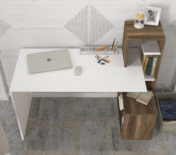Písací stôl HIDEPredstavujeme vám písací stôl HIDE, ideálnu voľbu pre vašu kanceláriu alebo detskú izbu. Tento elegantný a praktický stôl je navrhnutý tak, aby vám poskytol pohodlné a efektívne pracovné prostredie.Typ tovaru: Písací stôlVhodné do miestnosti: Kancelária a detská izbaMateriál: LTDRozmer: 120 x 73.8 x 60 cmFarba: Biela + orechVybavenie: RegálkaTvar: ObdĺžnikovýHrúbka materiálu: 18 mmDodatočné informácie: Dodávame v demontePísací stôl HIDE je vyrobený z kvalitného LTD materiálu s hrúbkou 18 mm, čo zaisťuje jeho pevnosť a dlhú životnosť. Elegantná kombinácia bielej farby a orechového dekoru dodáva stolu moderný a štýlový vzhľad, ktorý sa hodí do akéhokoľvek interiéru. Stôl je vybavený praktickým regálkom, ktorý poskytuje dostatok úložného priestoru pre vaše pracovné potreby a pomôcky.Dodávame v demonte, čo znamená, že stôl ľahko zložíte podľa priloženého návodu. Písací stôl HIDE je perfektnou voľbou pre každého, kto hľadá štýlový a funkčný nábytok do svojej kancelárie alebo detskej izby.