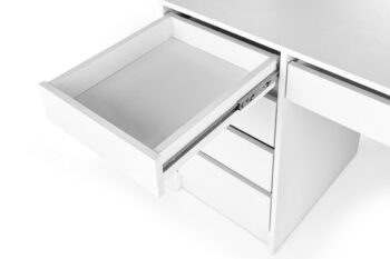 Stolík je vyrobený z kvalitného aglomerovaného materiálu - dyhovanej DTD, ktorá je známa…