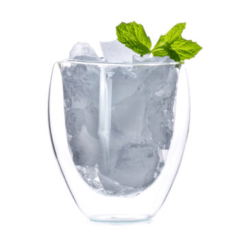 Objavte eleganciu a funkčnosť s našimi termo pohármi na vodu Hotcold Typ 10. Tento set obsahuje dva poháre, každý s objemom 350 ml, ideálne pre každodenné použitie v domácnosti alebo kancelárii. Vyrobené z kvalitného borosilikátového skla, tieto poháre sú nielen odolné voči teplotným zmenám, ale…