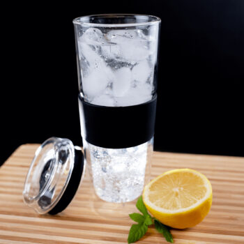 Predstavujeme vám termo pohár Hotcold Typ 15, ktorý je ideálnym doplnkom pre každú domácnosť. Tento elegantný a moderný pohár s objemom 480 ml je vyrobený z kvalitného borosilikátového skla, ktoré zaručuje jeho odolnosť a dlhú životnosť. Vďaka svojmu priehľadnému dizajnu sa hodí…