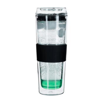 Predstavujeme vám termo pohár Hotcold Typ 15, ktorý je ideálnym doplnkom pre každú domácnosť. Tento elegantný a moderný pohár s objemom 480 ml je vyrobený z kvalitného borosilikátového skla, ktoré zaručuje jeho odolnosť a dlhú životnosť. Vďaka svojmu priehľadnému dizajnu sa hodí…