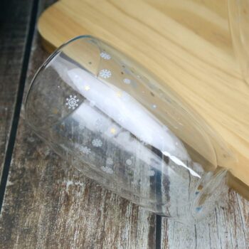 Predstavujeme vám Termo pohár (2 ks) Hotcold Typ 33, ktorý je ideálnym doplnkom pre každú domácnosť. Tieto elegantné poháre s objemom 450 ml sú vyrobené z kvalitného borosilikátového skla, ktoré je známe svojou odolnosťou voči teplotným výkyvom. Vďaka tomu…