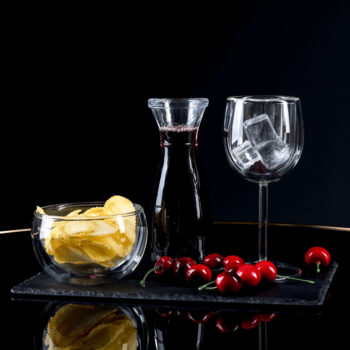 Predstavujeme vám termo misku na zmrzlinu Hotcolder Typ 21, ktorá je ideálnym doplnkom pre každého milovníka zmrzliny. Táto sada obsahuje dve misky s objemom 300 ml, vyrobené z kvalitného borosilikátového skla, ktoré je známe svojou odolnosťou a schopnosťou udržať teplotu. Vďaka…