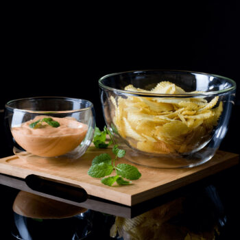 Predstavujeme vám termo misku na zmrzlinu Hotcolder Typ 21, ktorá je ideálnym doplnkom pre každého milovníka zmrzliny. Táto sada obsahuje dve misky s objemom 300 ml, vyrobené z kvalitného borosilikátového skla, ktoré je známe svojou odolnosťou a schopnosťou udržať teplotu. Vďaka…