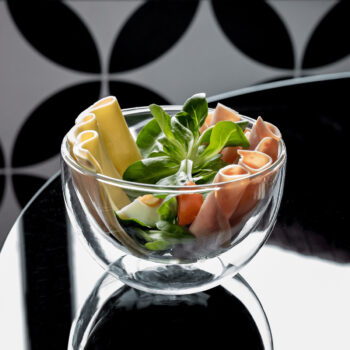 Predstavujeme vám termo misku na zmrzlinu Hotcolder Typ 22, ktorá je ideálnym doplnkom pre každého milovníka zmrzliny. Táto sada obsahuje dve misky s objemom 500 ml, vyrobené z kvalitného borosilikátového skla, ktoré je známe svojou odolnosťou a schopnosťou udržať teplotu. Vďaka…