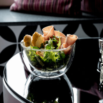 Predstavujeme vám termo misku na zmrzlinu Hotcolder Typ 23, ktorá je ideálnym doplnkom pre každého milovníka zmrzliny a moderného stolovania. S objemom 1200 ml ponúka dostatok priestoru na servírovanie vašich obľúbených dezertov, či už ide o zmrzlinu, sorbety alebo iné chladené…