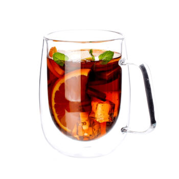 Predstavujeme vám elegantnú a funkčnú termo šálku Hotcolder Typ 26 s objemom 480 ml, ktorá je ideálnym doplnkom pre každého milovníka teplých aj studených nápojov. Táto sada obsahuje dve priehľadné šálky vyrobené z kvalitného borosilikátového skla, ktoré je známe svojou odolnosťou voči vysokým…