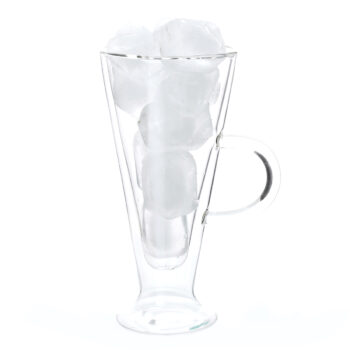 Objavte eleganciu a funkčnosť s našimi termo pohármi na kávu Hotcolder Typ 30. Tento set obsahuje dva poháre, každý s objemom 200 ml, ideálne pre milovníkov kávy, ktorí si chcú vychutnať svoj obľúbený nápoj v štýle. Vyrobené z kvalitného borosilikátového skla, tieto poháre sú nielen odolné voči…