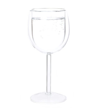Objavte eleganciu a funkčnosť s termo pohármi na víno Hotcolder Typ 31. Tento set dvoch pohárov, každý s objemom 180 ml, je ideálny pre milovníkov vína, ktorí si chcú vychutnať svoj obľúbený nápoj v štýle. Vyrobené z kvalitného borosilikátového skla, tieto poháre ponúkajú nielen moderný vzhľad,…