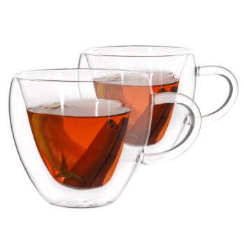 Predstavujeme vám elegantnú a modernú termo šálku Hotcool Heart Typ 3, ktorá je ideálnym doplnkom do vašej kuchyne. Táto sada obsahuje dve šálky s objemom 250 ml, vyrobené z kvalitného borosilikátového skla, ktoré je známe svojou odolnosťou voči teplotným zmenám. Priehľadný…