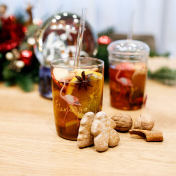 Predstavujeme vám elegantný a praktický set pohárov s vrchnákom a slamkou Hotcool Typ 7, ktorý je ideálnym doplnkom pre každú domácnosť. Tento set obsahuje štyri poháre, každý s objemom 250 ml, vyrobené z kvalitného borosilikátového skla. Vďaka tomuto materiálu sú poháre odolné voči teplotným…