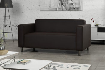 Elegantný dvojsedák HUGI v  minimalistickom dizajne je tá správna voľba do moderných interiérov. Komfortné sedenie zabezpečuje vlnovcová pružina vyplnená PUR penou. Eleganciu podčiarkujú pochrómované nožičky. Sedačka má rozmer v/š/h 70 x 146 x 78 cm, výška sedu 40 cm. Cena je za vzorové prevedenie v ekokoži Madryt 128. V ponuke aj sedačka s možnosťou výberu poťahovej látky. K dvojsedáku je možné dokúpiť aj trojsedák či kreslo.