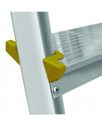 Hliníkový rebrík so 4 schodíkmi, zábradlím a nosnosťou 150 kg