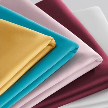 Hnedý záves Aura so zavesením na strieborné kruhy 140 x 280 cm