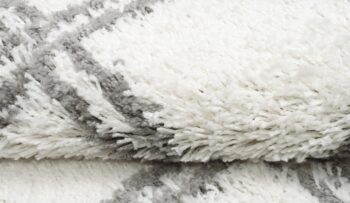 Huňatý biely vzorovaný behúň Šírka: 100 cm | Dĺžka: 160 cm