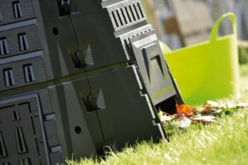 Zefektívnite recyklovanie bioodpadu z domácnosti, či už ste väčší či menší záhradný pestovateľ so záhradným kompostérom IKBI500C 500 l. Kvalitný kompostér by nemal chýbať na žiadnej dobrej záhrade. Recyklovanie nie je náročné ani nijak extra namáhavé a získate tým kvalitný kompost, ktorým oživíte…