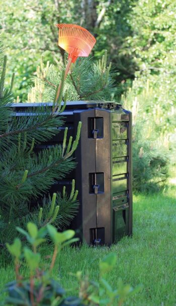 Naučte sa efektívne a účinne recyklovať bioodpad z domácnosti, či už ste väčší či menší záhradný pestovateľ. Kvalitný záhradný kompostér IKL380C 380 l by nemal chýbať na žiadnej dobrej záhrade. Recyklovanie nie je náročné ani nijak extra namáhavé a získate tým kvalitný kompost, ktorým oživíte pôdu…