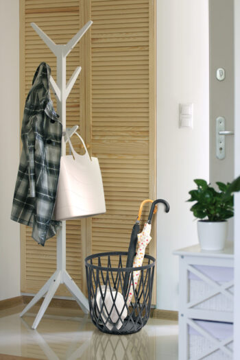 Praktický plastový univerzálny kôš IKUB20 20 l by nemal chýbať v žiadnej moderne či klasicky zariadenej domácnosti. Má nespočetné množstvo využití, vyznačuje sa štýlovým dizajnom a odolnosťou. Je možné ho využívať ako stabilné a pohodlné sedadlo, stolík na odkladanie drobností, či ako držiak na…