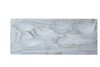 Konferenčný stolík I-13 je jedným z 25 prvkov sektorového nábytku INDIE. Tento nábytok je navrhnutý v štýlovom dizajne s jasnou štruktúrou dreva. Spolu s výnimočnou hrúbkou dosky a patinovou úpravou dáva nábytku rustikálny nádych. Stolík I-13 ponúka 2 odkladacie poličky ako aj hornú dosku, vhodnú na položenie dekorácie či občestvenia. Nábytok je vyrobený z kvalitnej LTD dosky, ktorá je opatrená ochrannou ABS hranou. Farebné prevedenie: craft biely.  Rozmery (v/š/h): 60 x 120 x 60 cm. Hrúbka dosky je 16 /48 mm. Dodávame v demontovanom stave.Sektorový nábytok INDIE je v ponuke v 4 farebných odtieňoch: jaseň tmavý, dub grandson, jaseň svetlý alebo craft biely. Ponúka viacero elementov, z ktorých si môžete zariadiť útulnú obývačku, jedáleň, spálňu ale aj pracovňu. Variabilita a funkčnosť nábytku zaručí praktické využitie priestoru. Jedinečný vzhľad nábytku vnesie do  každej miestnosti nezameniteľnú atmosféru a dodá mu šmrnc. 