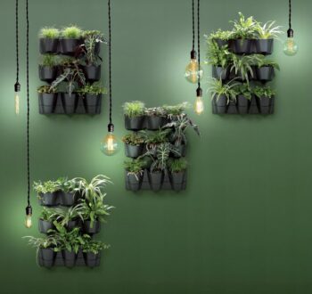Kvety či bylinky potrebujú pre správny rast ideálne podmienky, v podobe vhodného priestoru, svetla a dostatku závlahy. Plastový vertikálny kvetináč IO2W600W sa postará o to, aby boli rastlinky dostatočne zavlažované a vystavené teplým slnečným lúčom. Kvetináč je vyrobený v prevedení antracit,…